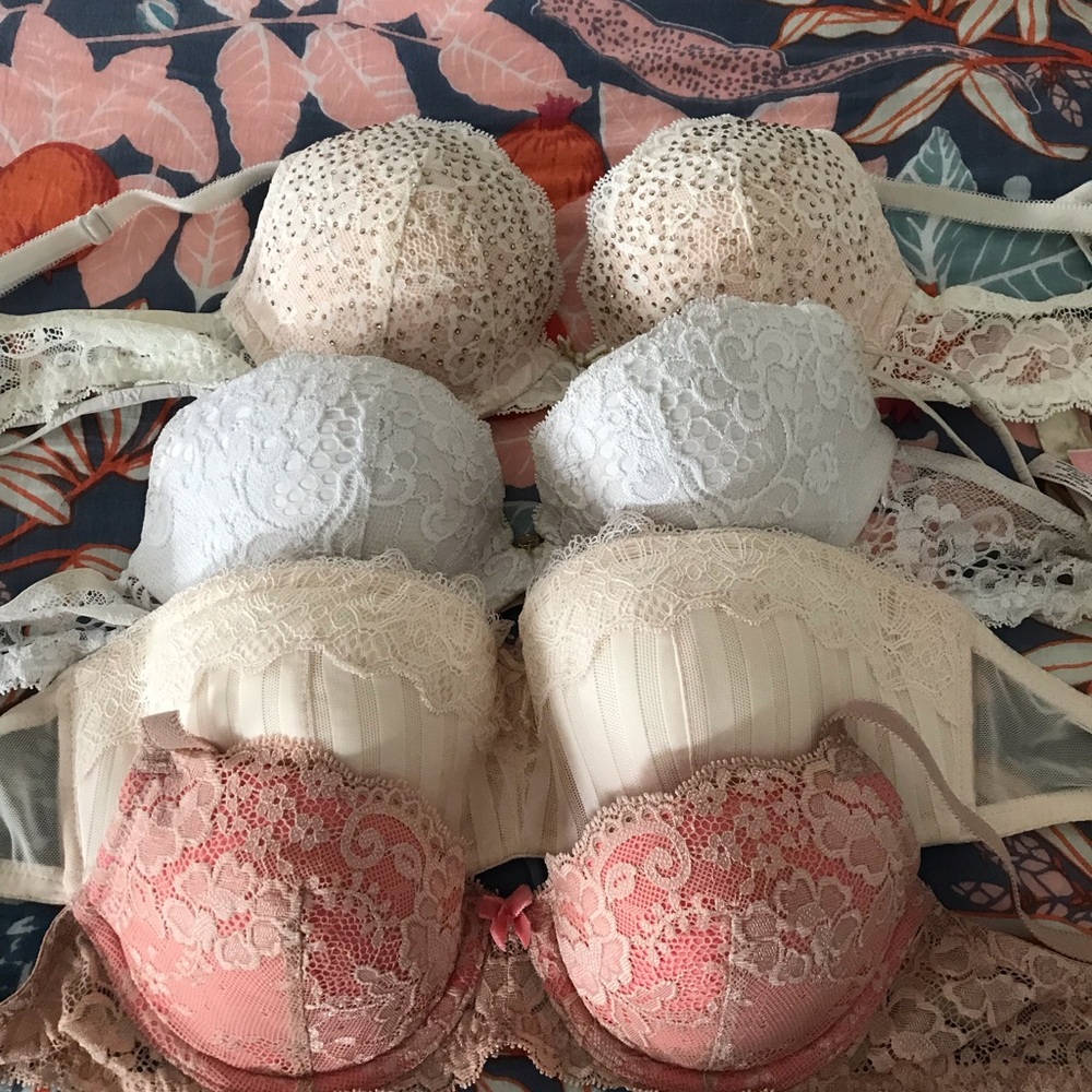 Bundle of 32 B bras